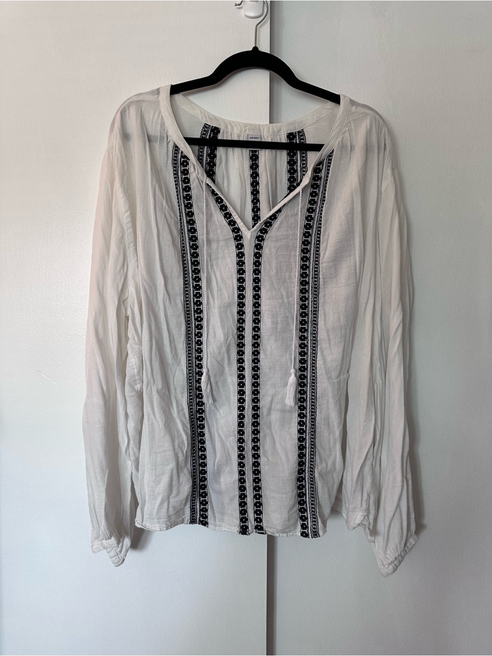 Old Navy White Long-Sleeve Peasant Top with Black Embroidery size xxl tall Euc